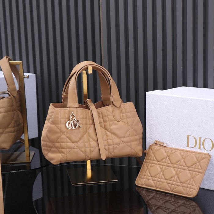 A bag women's Dior Toujours 23 cm