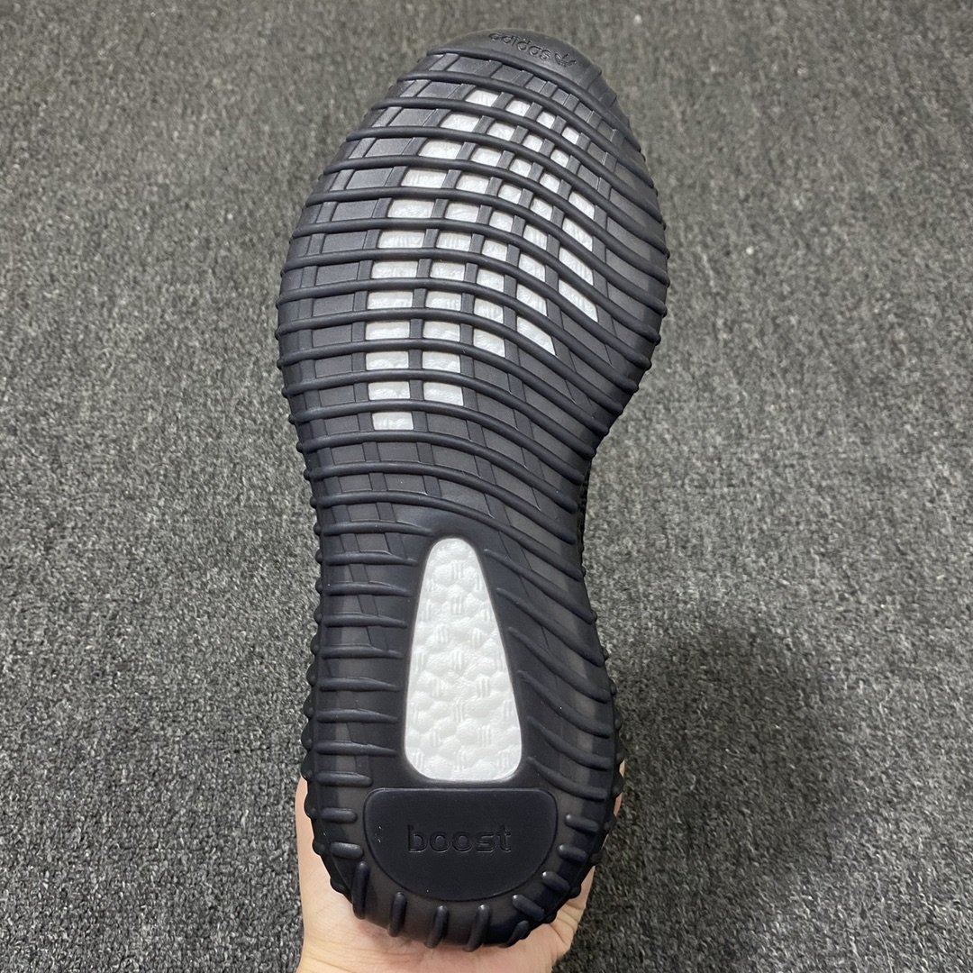 Кроссовки YEEZY BOOST 350 V2 Black фото 6