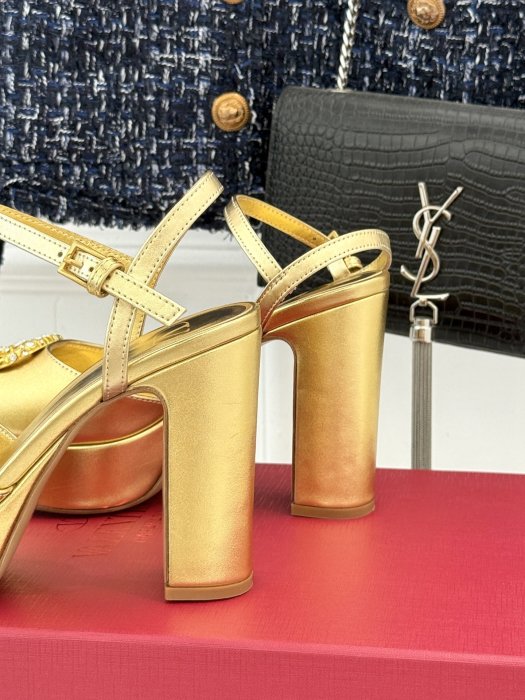 Босоножки фото 6