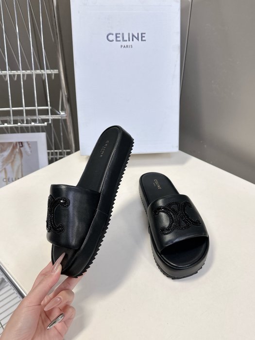 Шлепанцы женские фото 4