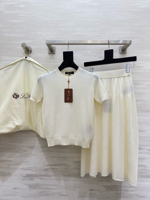 Костюм женский