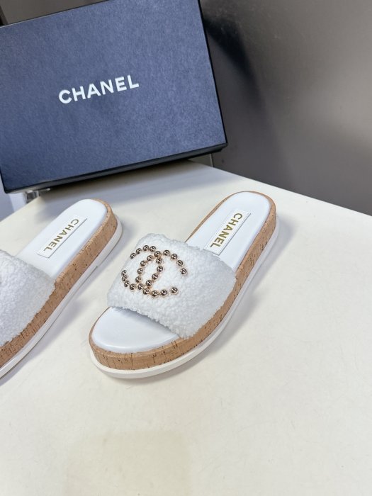 Шлепанцы женские фото 3