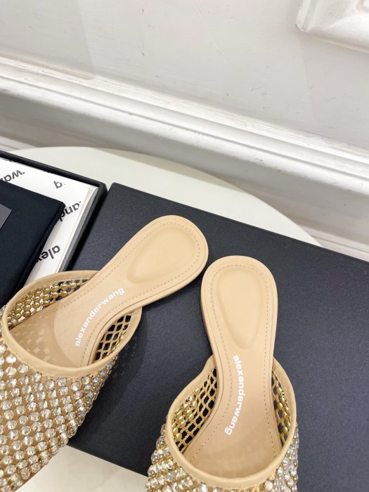 Шлепанцы женские фото 8