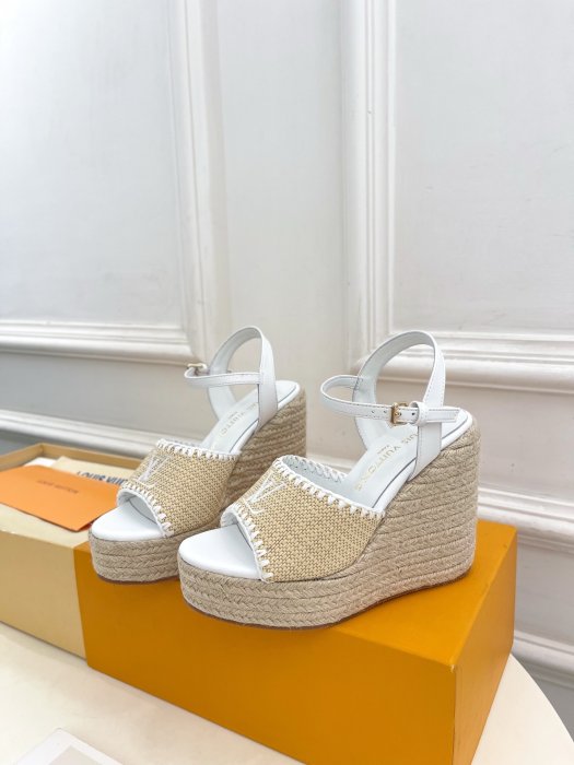 Босоножки фото 3