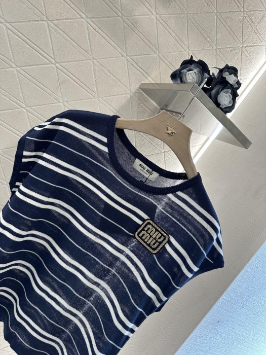 T-shirt women's фото 3