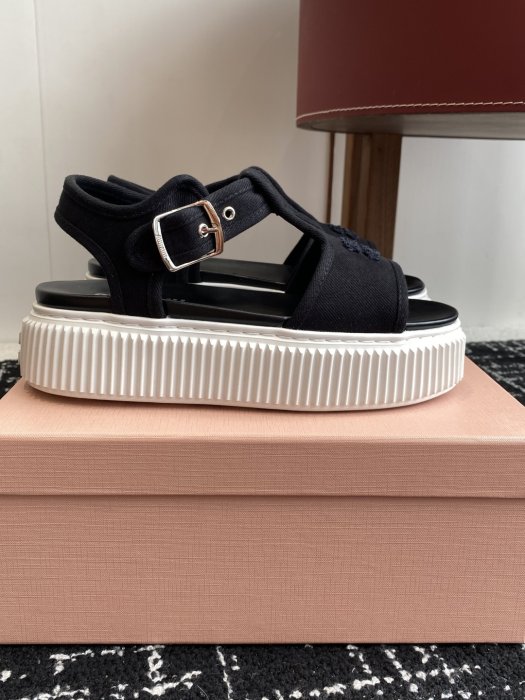 Сандалі жіночі фото 2