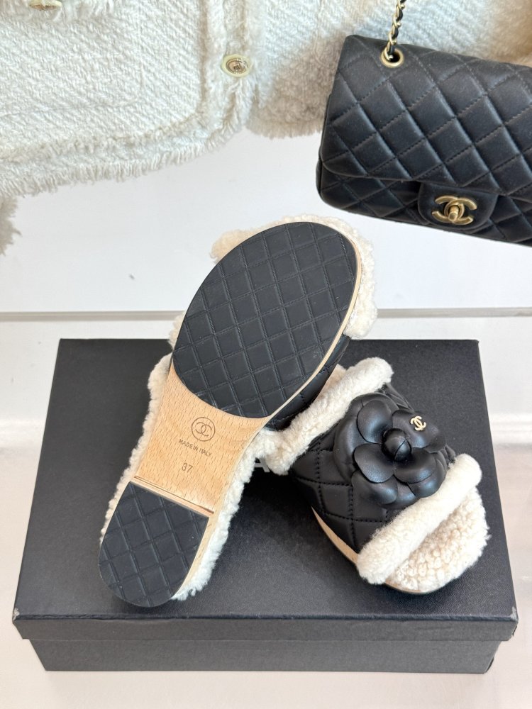 Шлепанцы женские фото 9