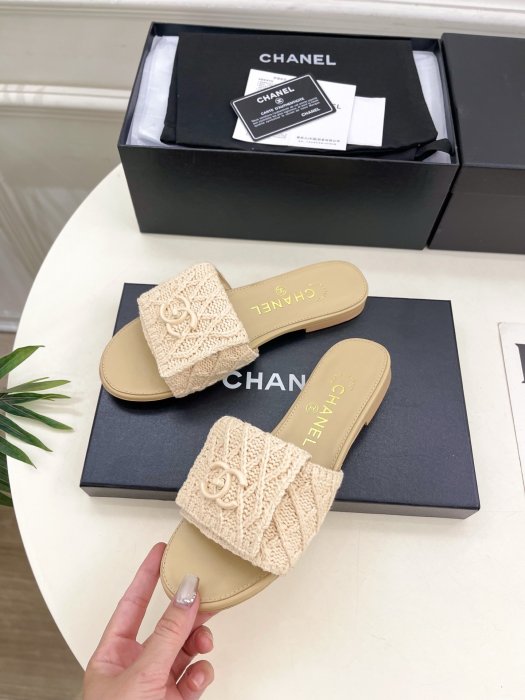 Шлепанцы женские фото 3