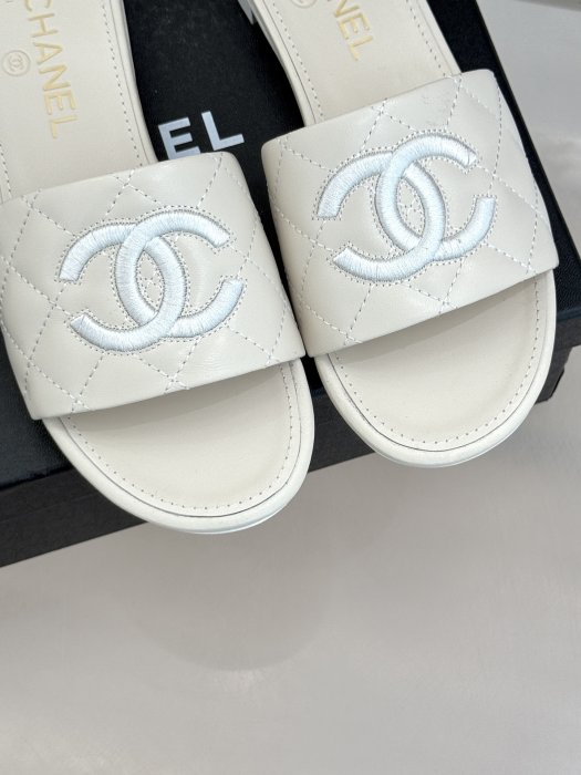 Шльопанці фото 7