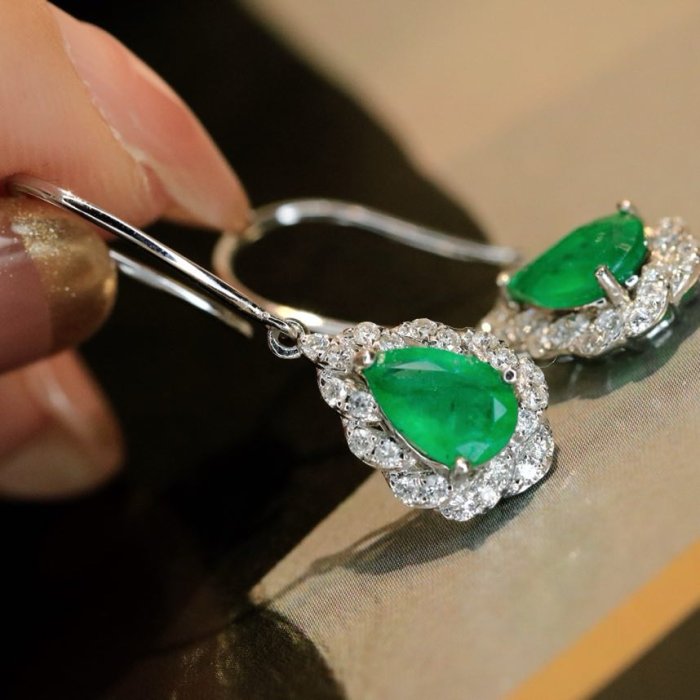 Gold earrings from emeralds фото 3