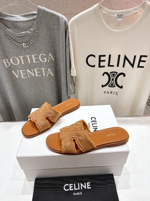 Шлепанцы женские фото 3