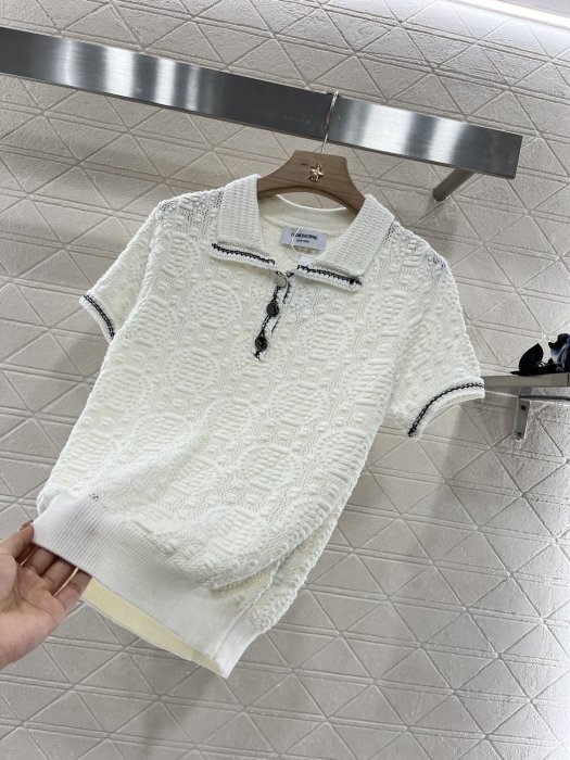 T-shirt women's фото 6