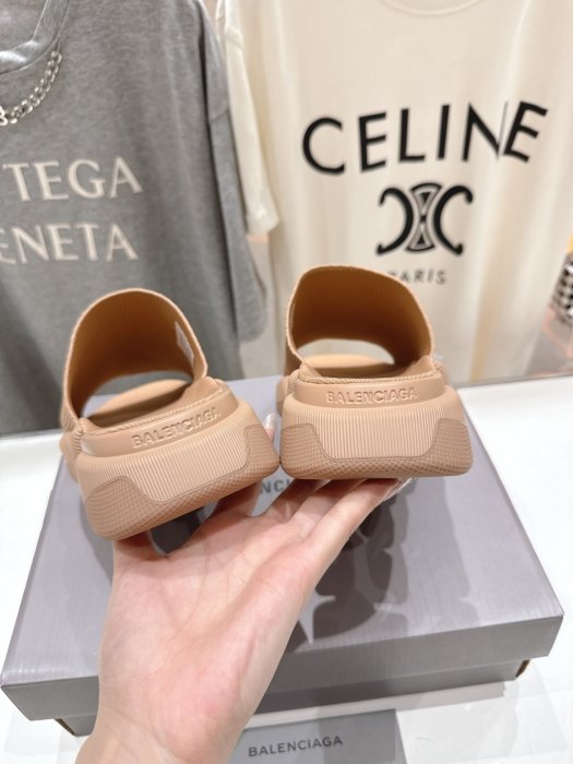 Шлепанцы женские фото 8