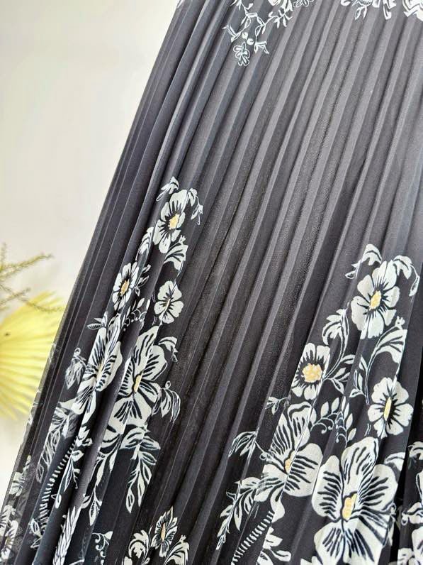 Long skirt of series ILLUMINATE фото 4