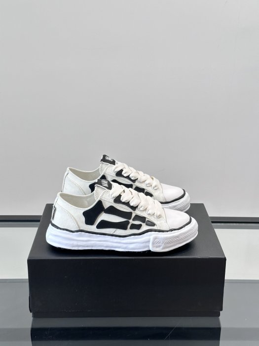 Кросівки чоловічі