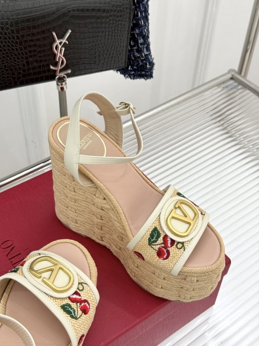 Босоножки фото 5