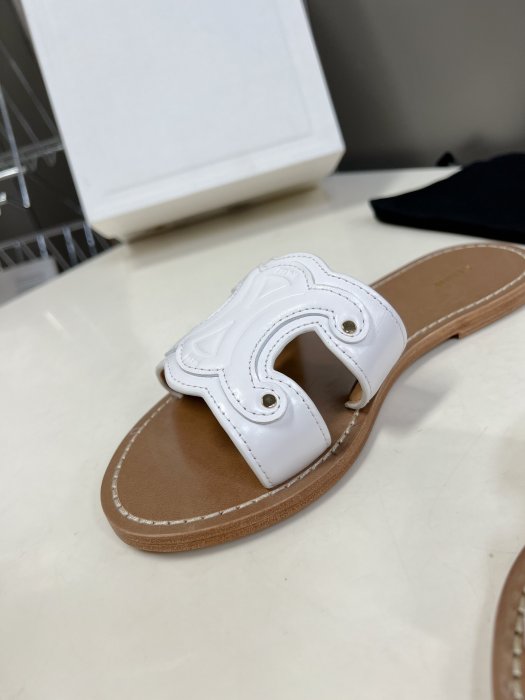 Шлепанцы женские фото 7