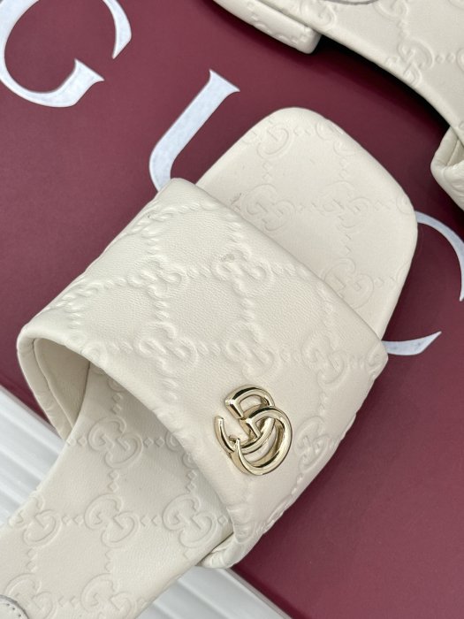 Шлепанцы фото 7