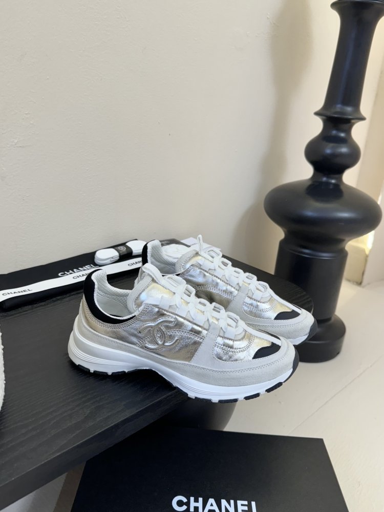 Кроссовки женские фото 2