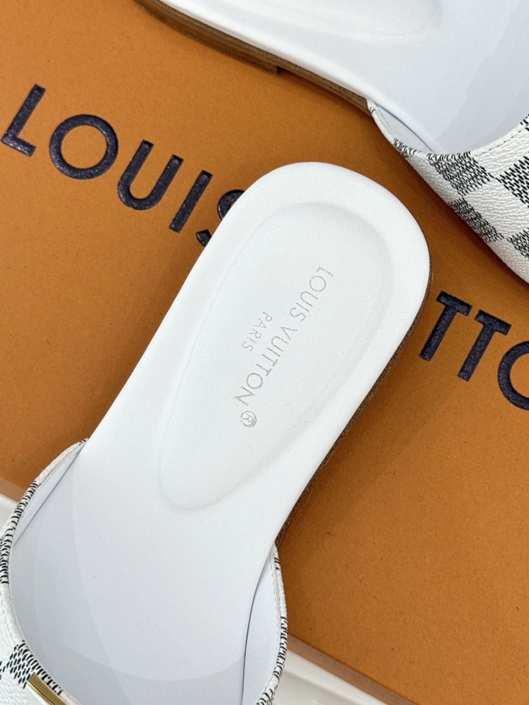 Шлепанцы женские фото 8