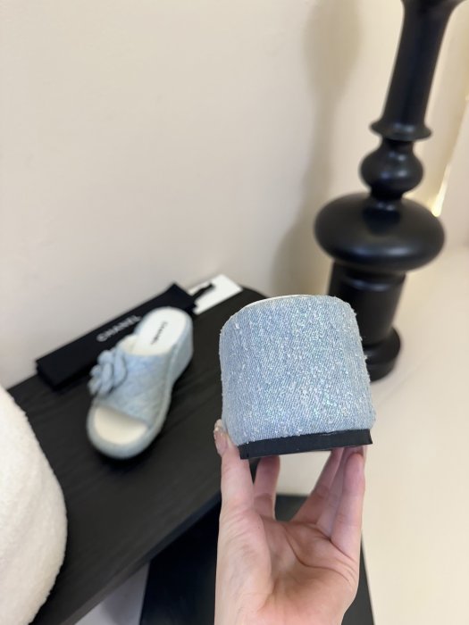 Шлепанцы женские фото 6