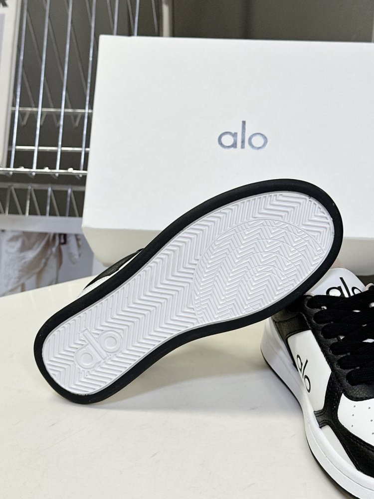 Кросівки жіночі фото 9