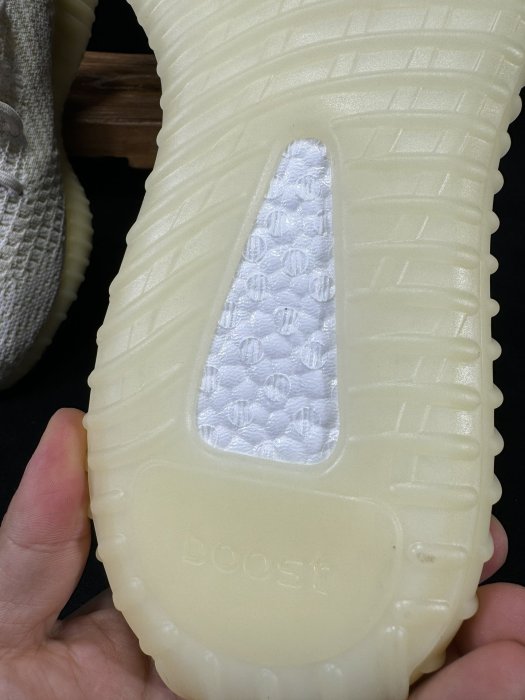 Кросівки Yeezy 350V2 фото 8