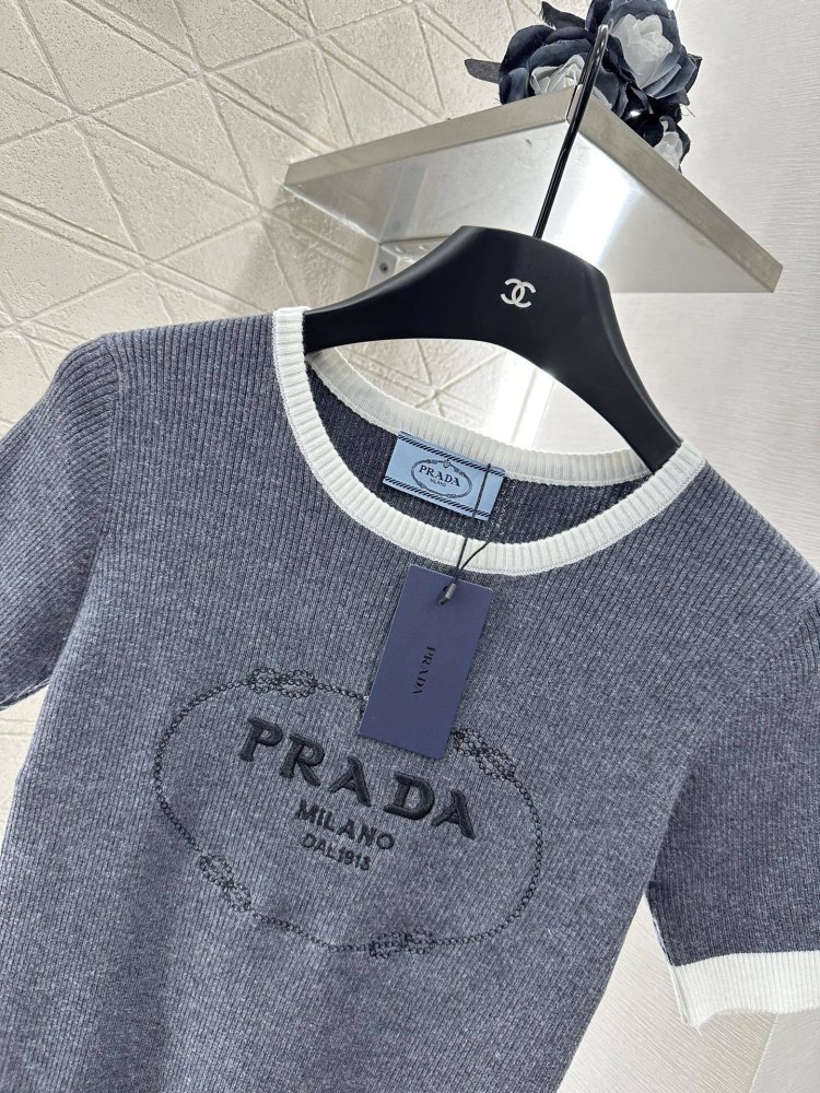 T-shirt women's фото 3