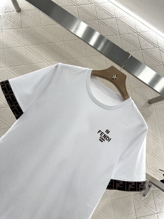 T-shirt women's фото 3