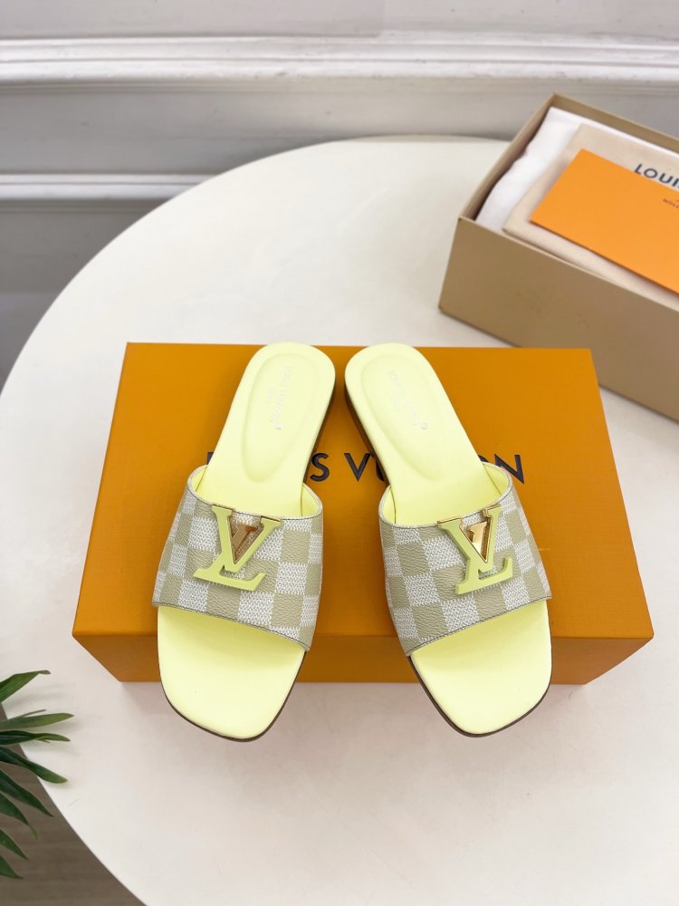 Шльопанці жіночі