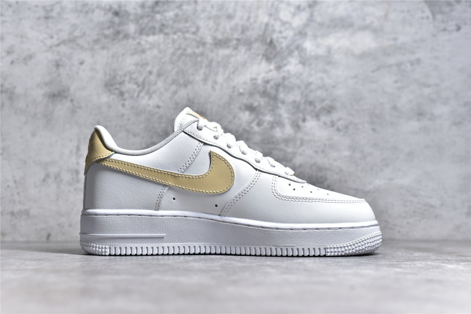 Sneakers Air Force 1 07 Essential CZ0270-105 фото 3