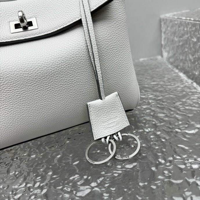 Сумка кожаная белая Silver Rodeo Mini Tote 23 см фото 4