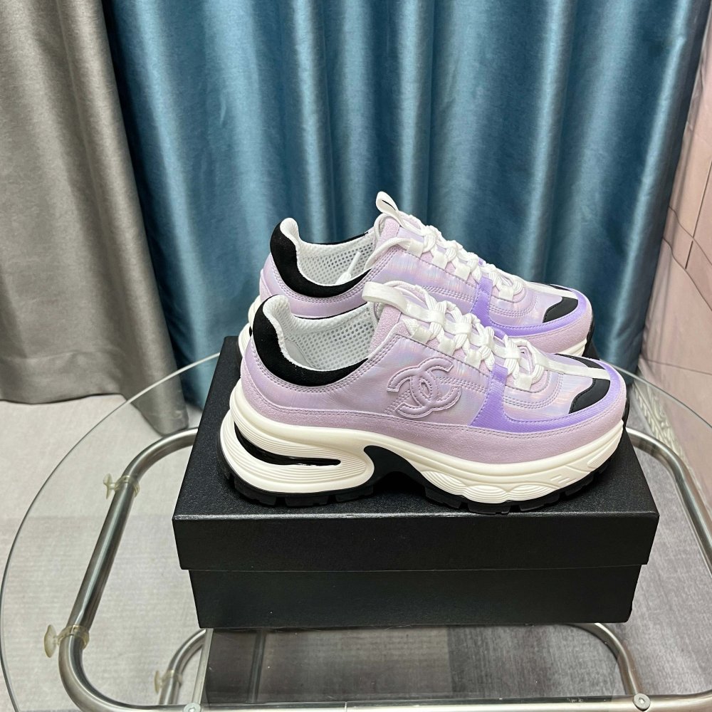 Кроссовки женские