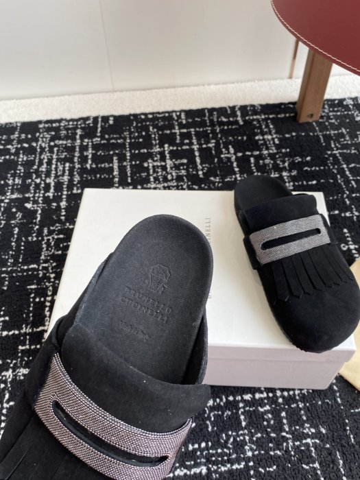 Шлепанцы фото 8