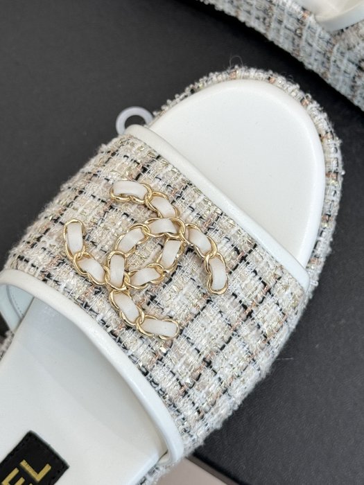 Шлепанцы женские фото 7