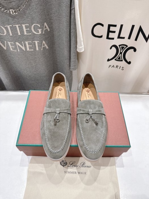 Лоферы женские