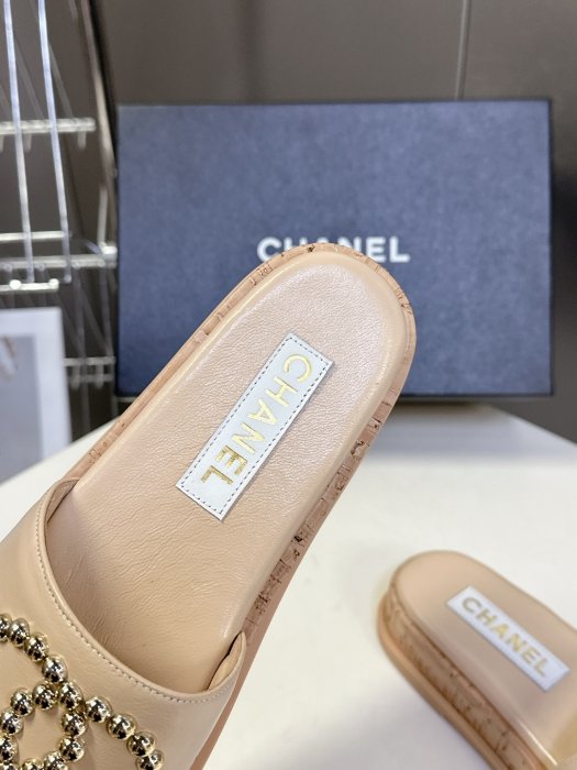 Шлепанцы женские фото 8