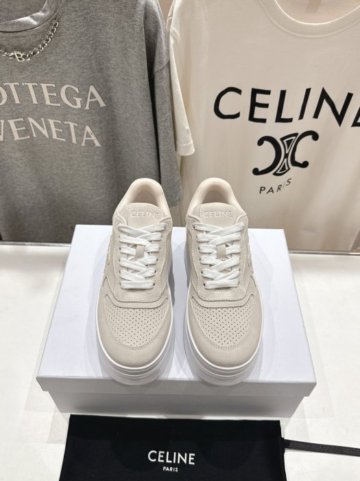 Кроссовки женские