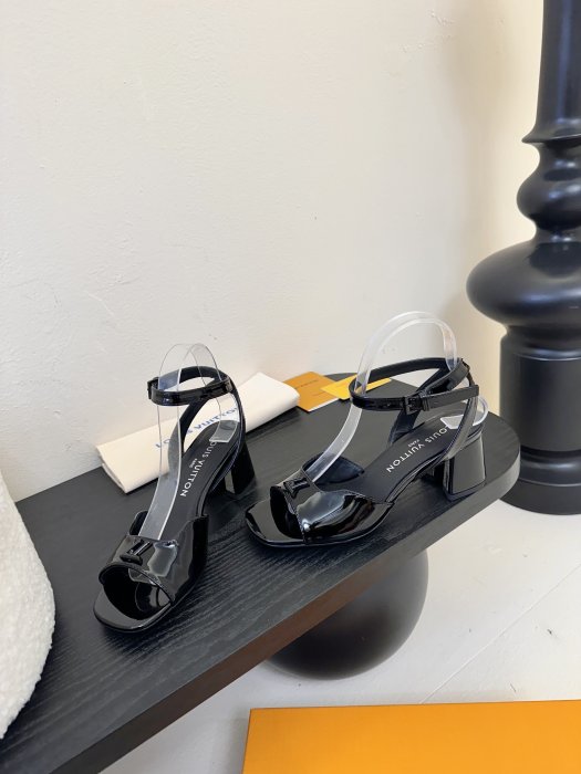 Босоножки фото 3