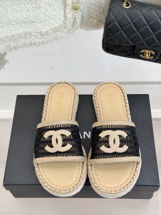 Шлепанцы женские фото 4