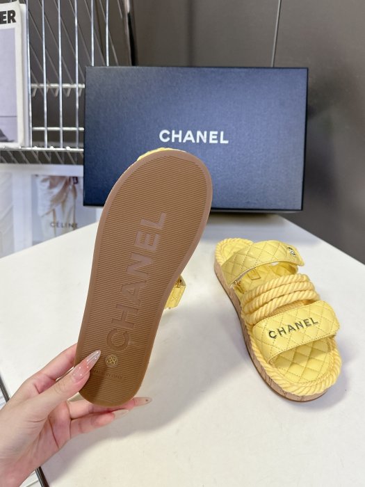 Шлепанцы женские фото 9