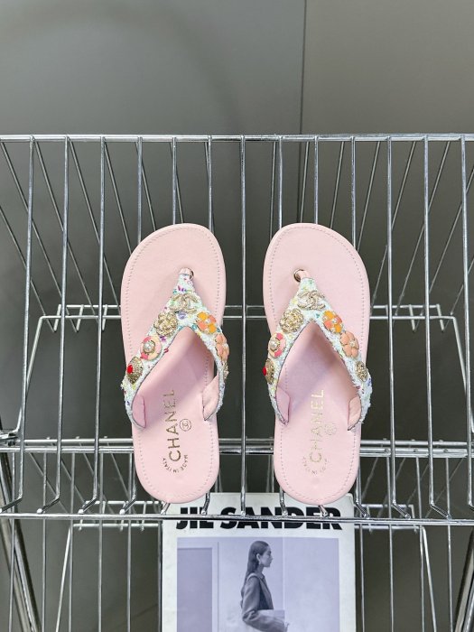 Шльопанці жіночі фото 6