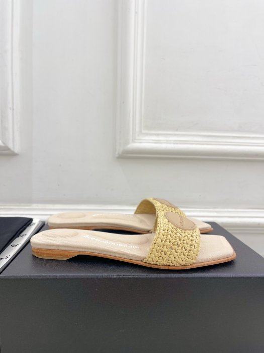 Шлепанцы женские фото 4