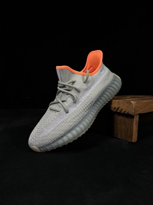 Кроссовки Yeezy 350V2 фото 2