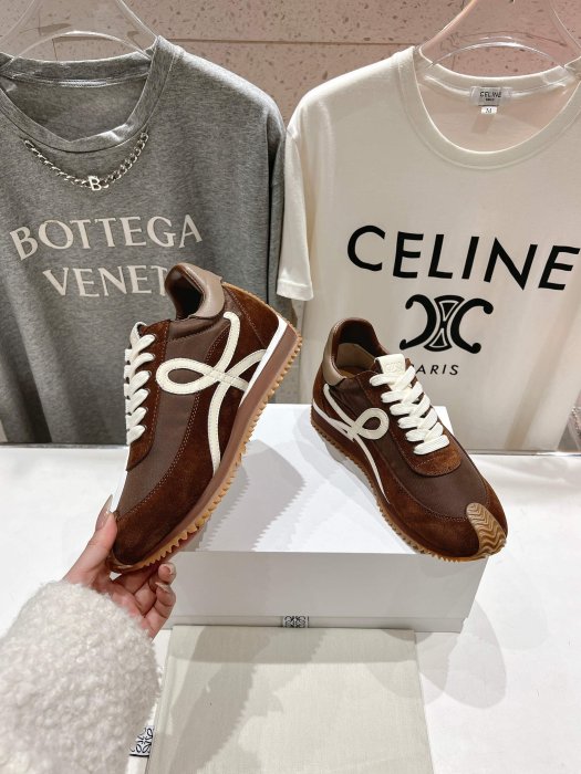 Кроссовки женские фото 3