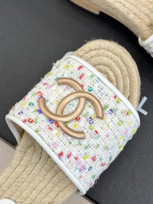 Шлепанцы женские фото 7