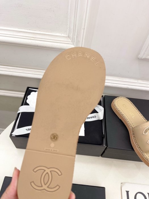 Шльопанці жіночі фото 9