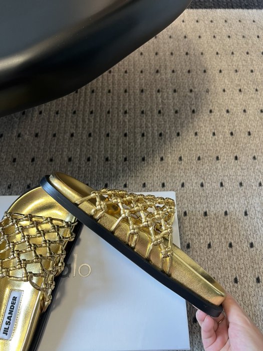 Шльопанці жіночі фото 7