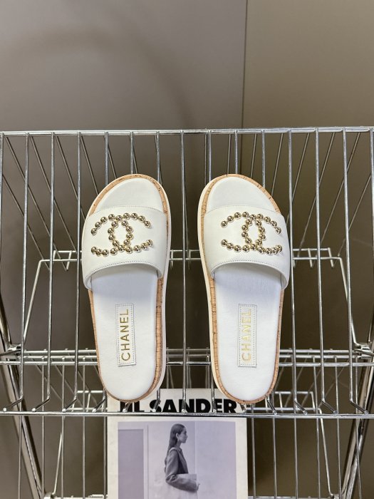 Шлепанцы женские фото 6