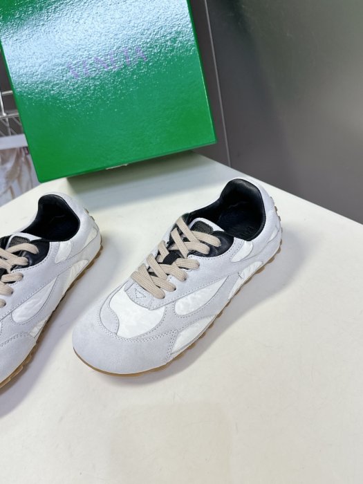 Кросівки жіночі фото 3